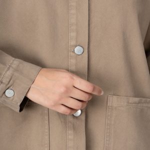 نمای جلوی کت کتان رویال گردویی