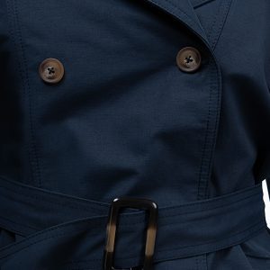 کیفیت دوخت کت بارانی یقه انگلیسی سرمه‌ای