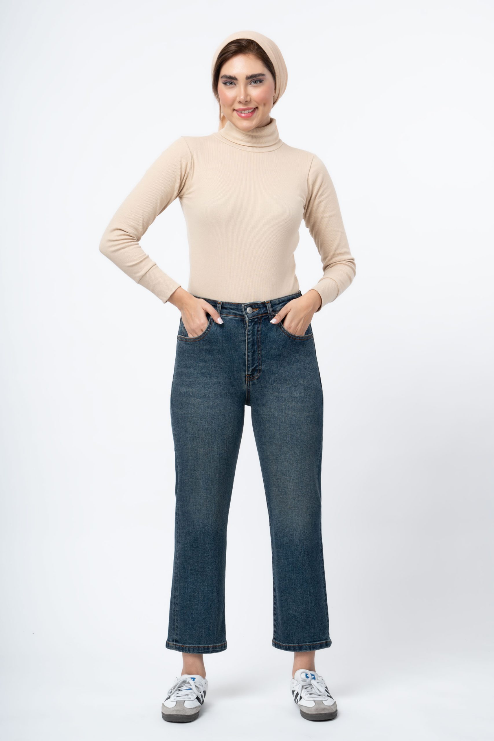 شلوار جین راسته فیت (Straight Fit) آبی تیره کثیف شور