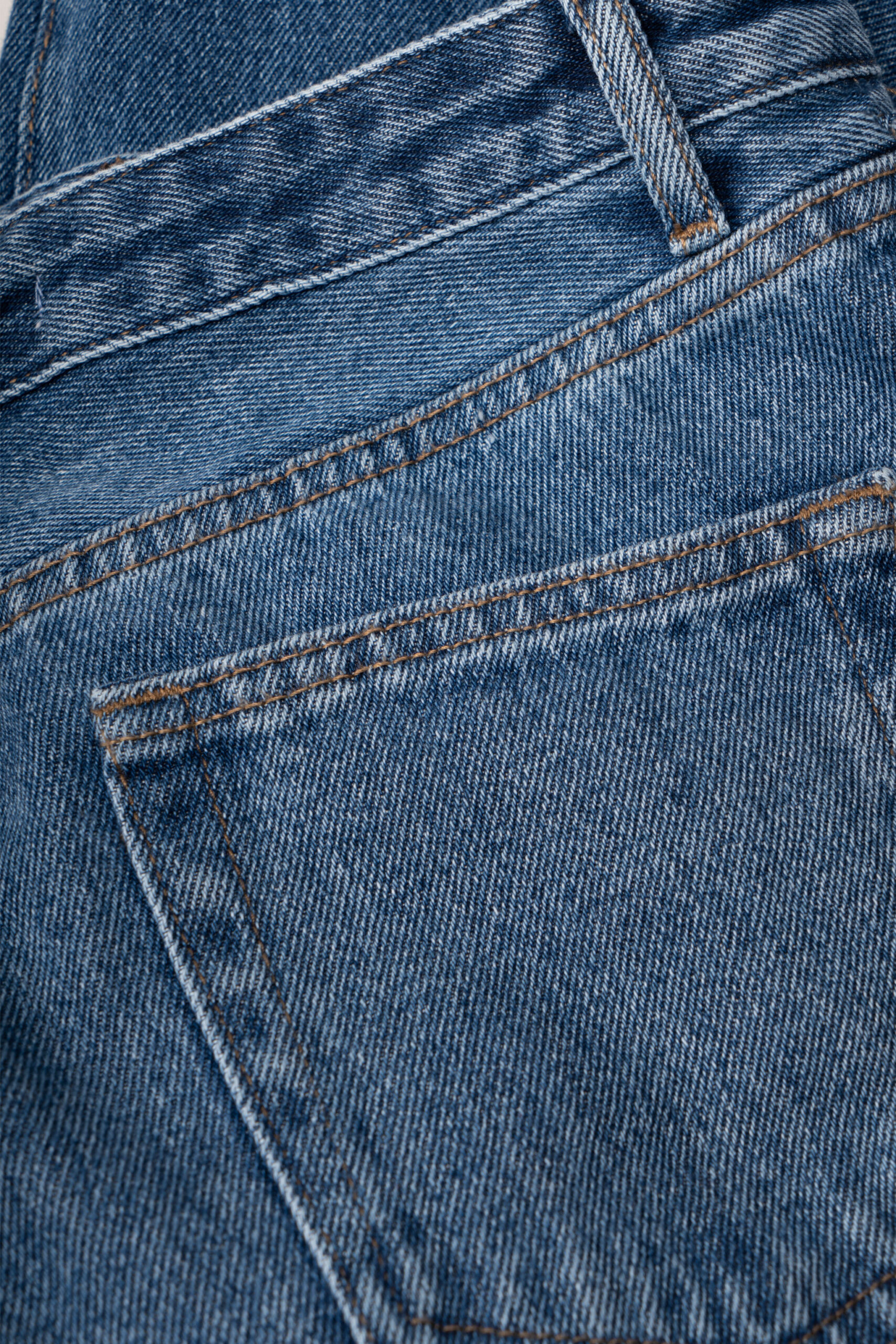 کیفیت شلوار جین نیم بگ آبی وسط دمپا‌زاپ