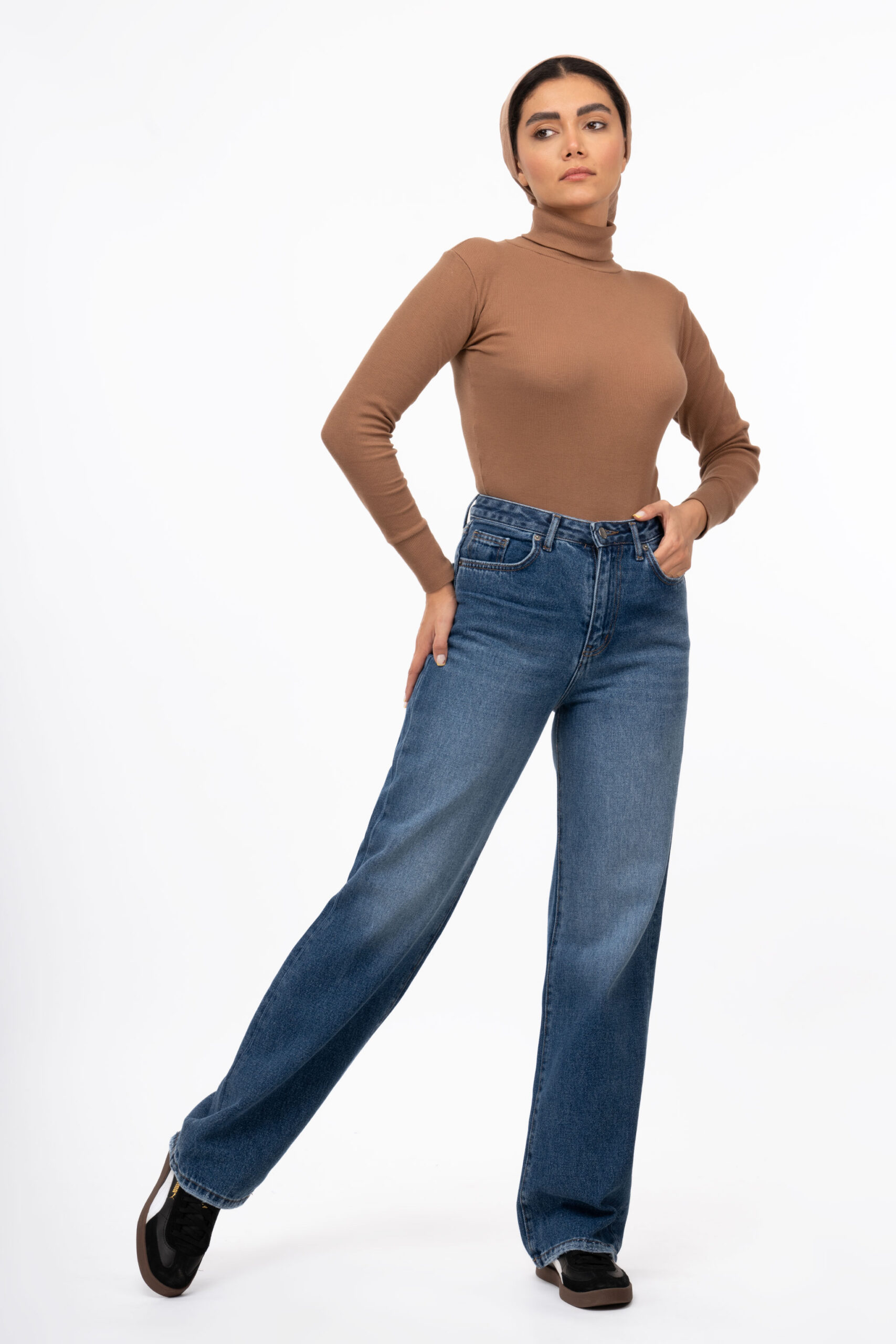 شلوار جین نیم بگ آبی وسط دمپا‌زاپ